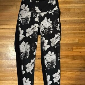 Size Small crop leggings
